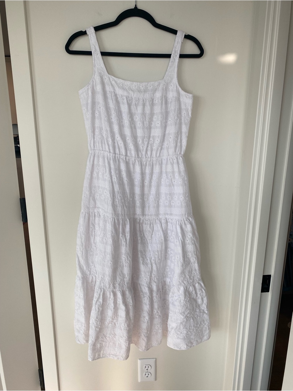 Tommy Hilfiger White Eyelet Tiered Midi Dress. Size 6